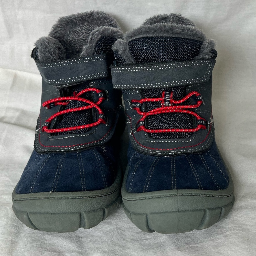 OshKosh B'gosh winter snow boots in blue and gray with red laces